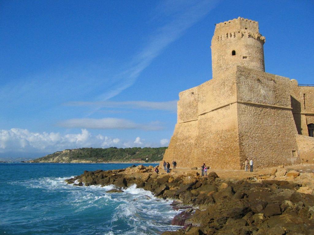 Agriturismo Torre Del Golfo Cropani Exterior foto