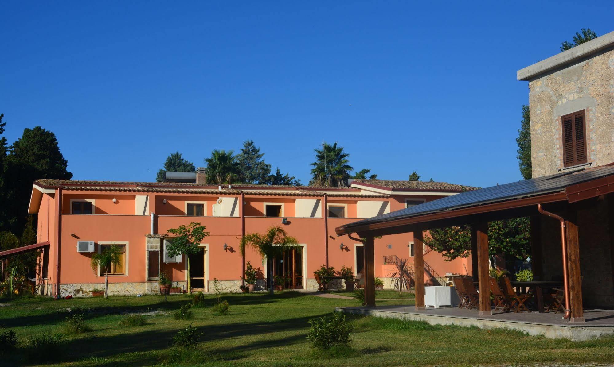 Agriturismo Torre Del Golfo Cropani Exterior foto